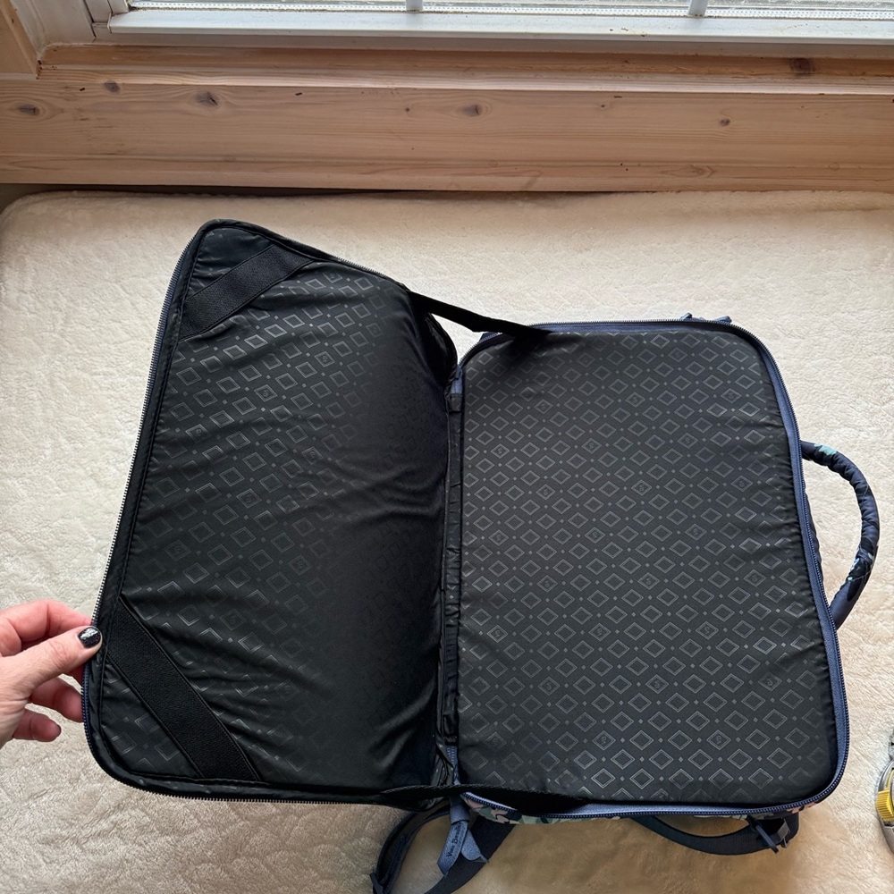 Vera Bradley Laptop Workstation Crossbody - Picture 13 of 13